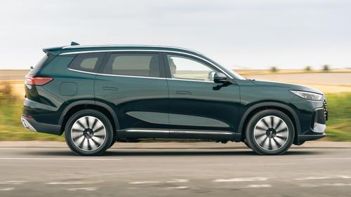 Chery Tiggo 8 driving side view