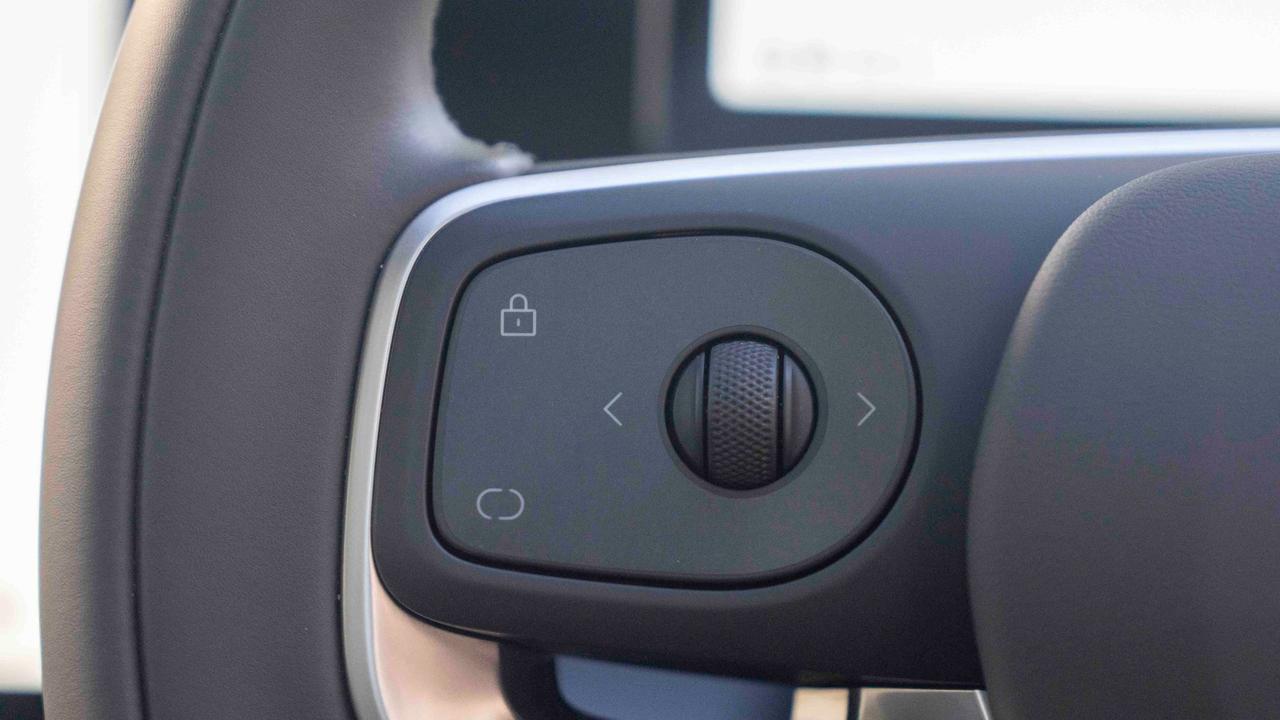Leapmotor B10 steering wheel buttons