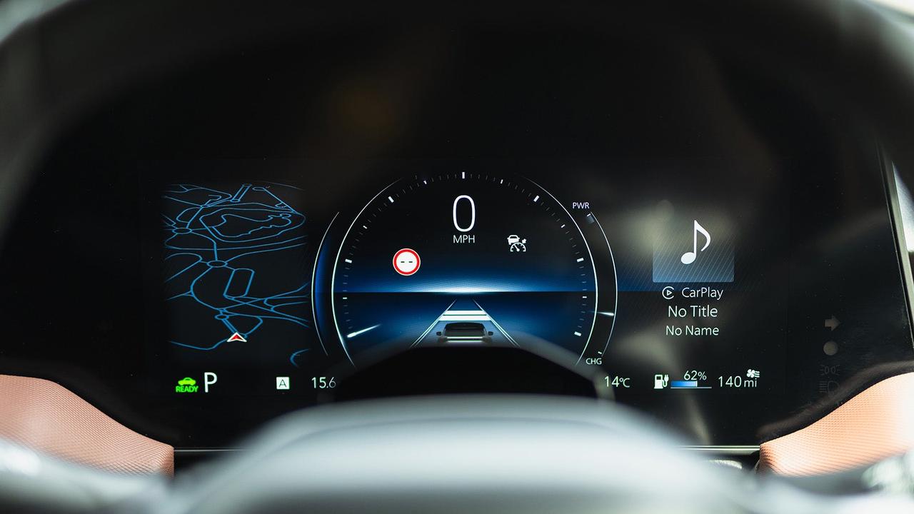 Suzuki e Vitara review driver's dials