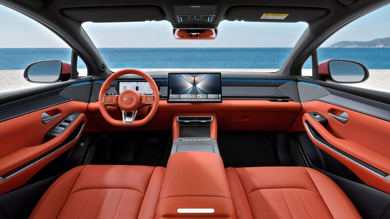 BYD Atto 8 interior