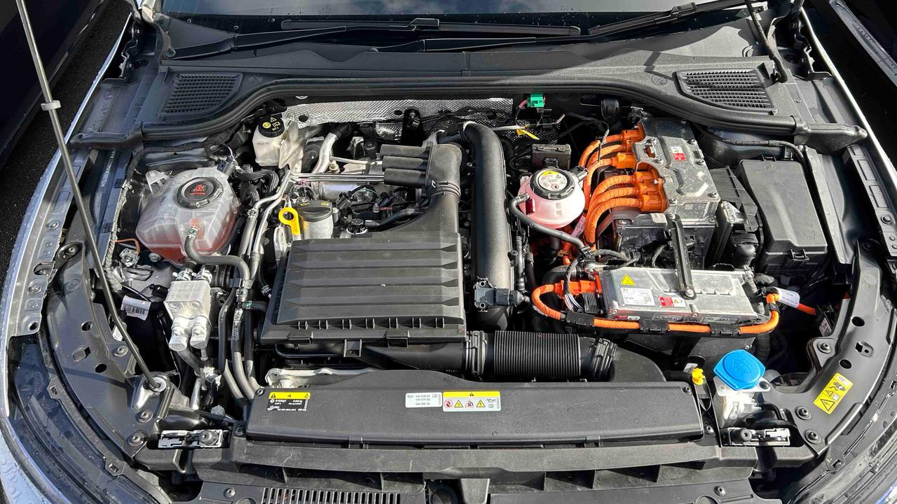 Volkswagen Golf GTE engine bay