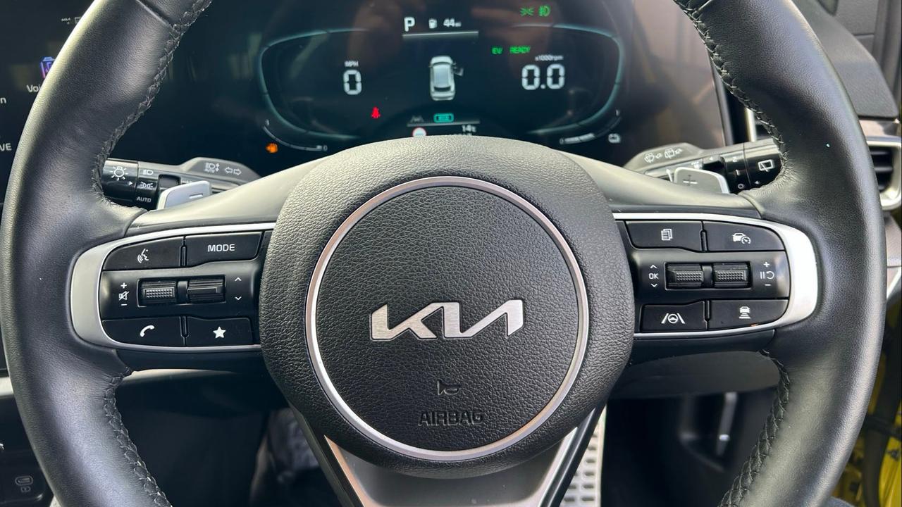Kia Sportage steering wheel buttons