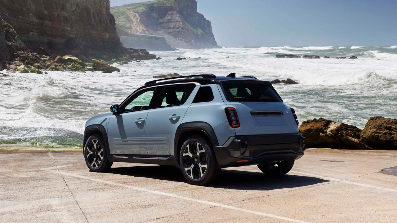 Renault 4 E-Tech rear view