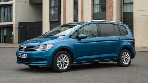 Volkswagen Touran front/side view
