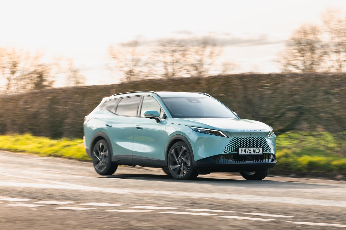 Omoda 7 front driving