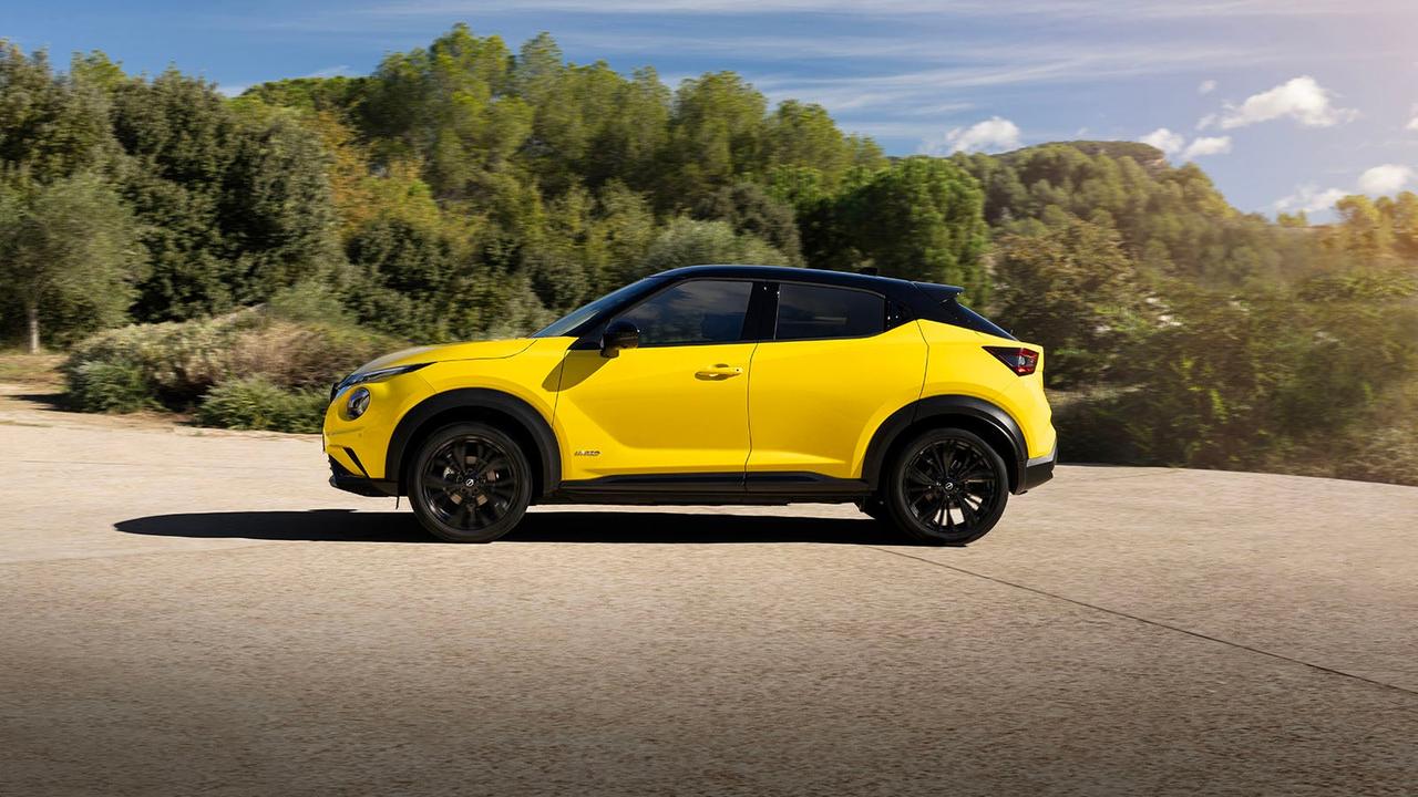 Nissan Juke in yellow, side shot