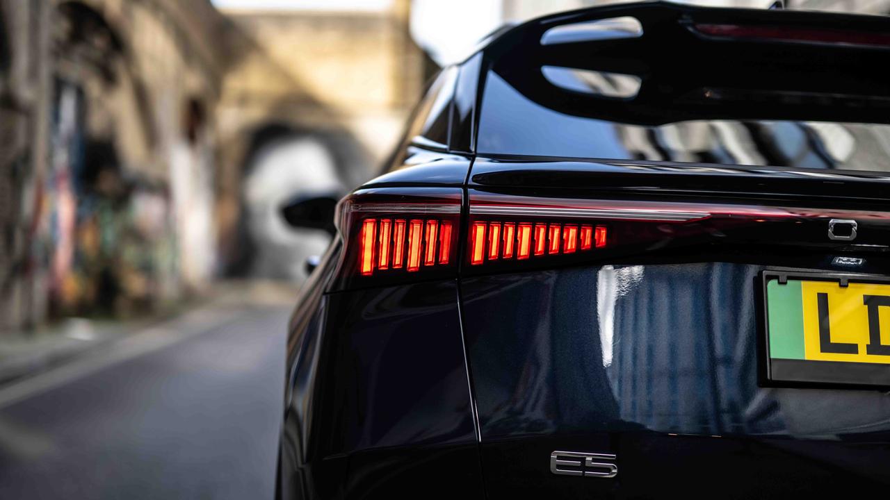 Omoda E5 brake lights