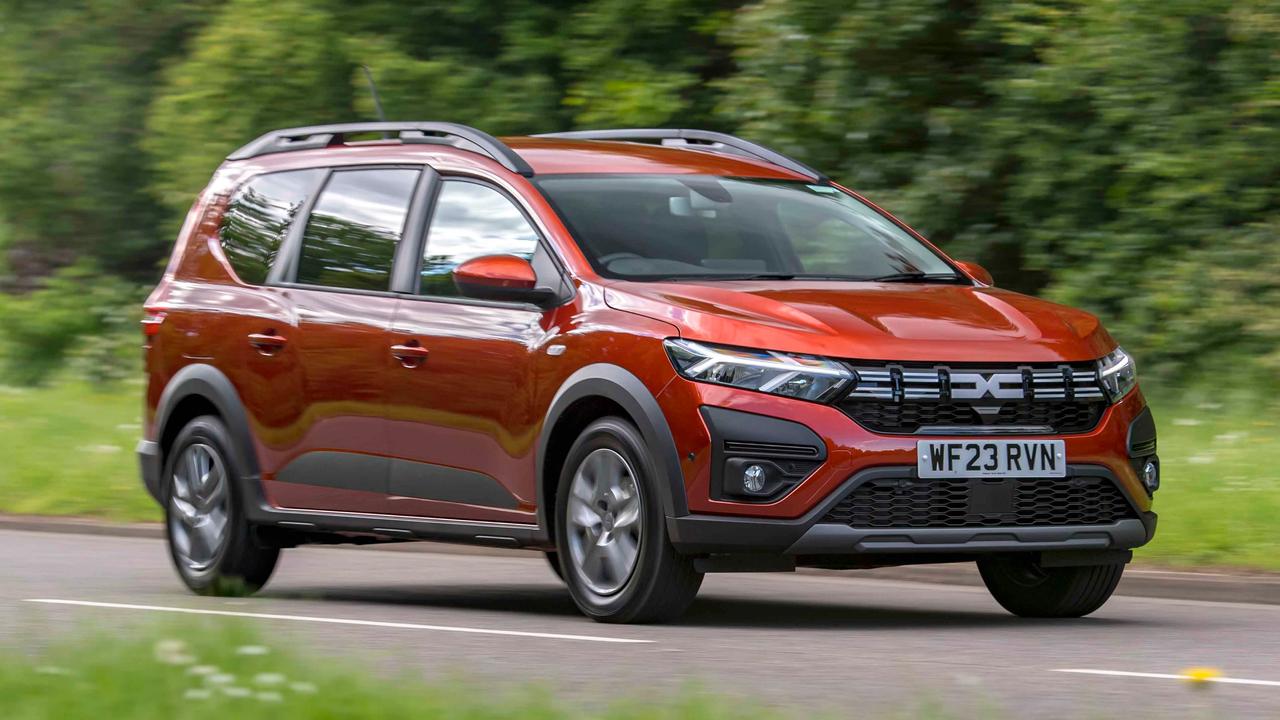 Dacia Jogger driving