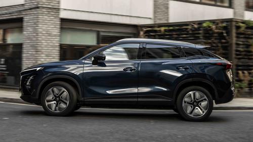 Omoda E5 driving side view