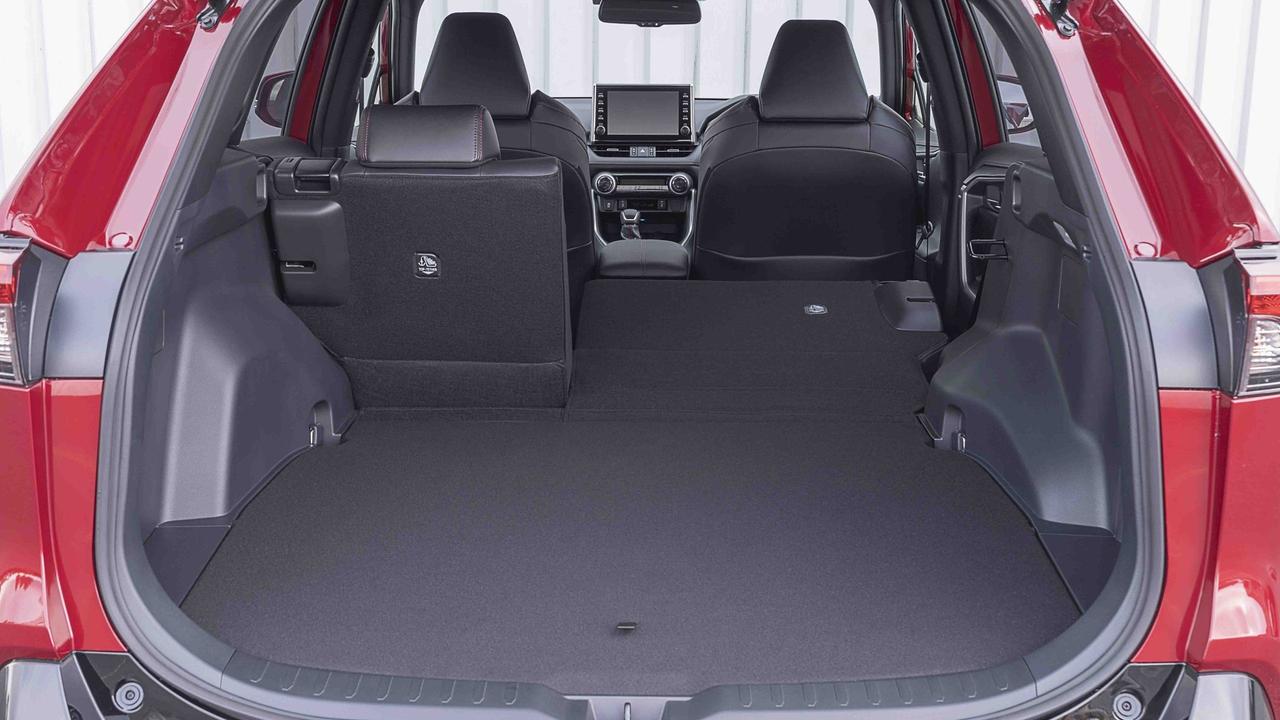 Suzuki Across boot