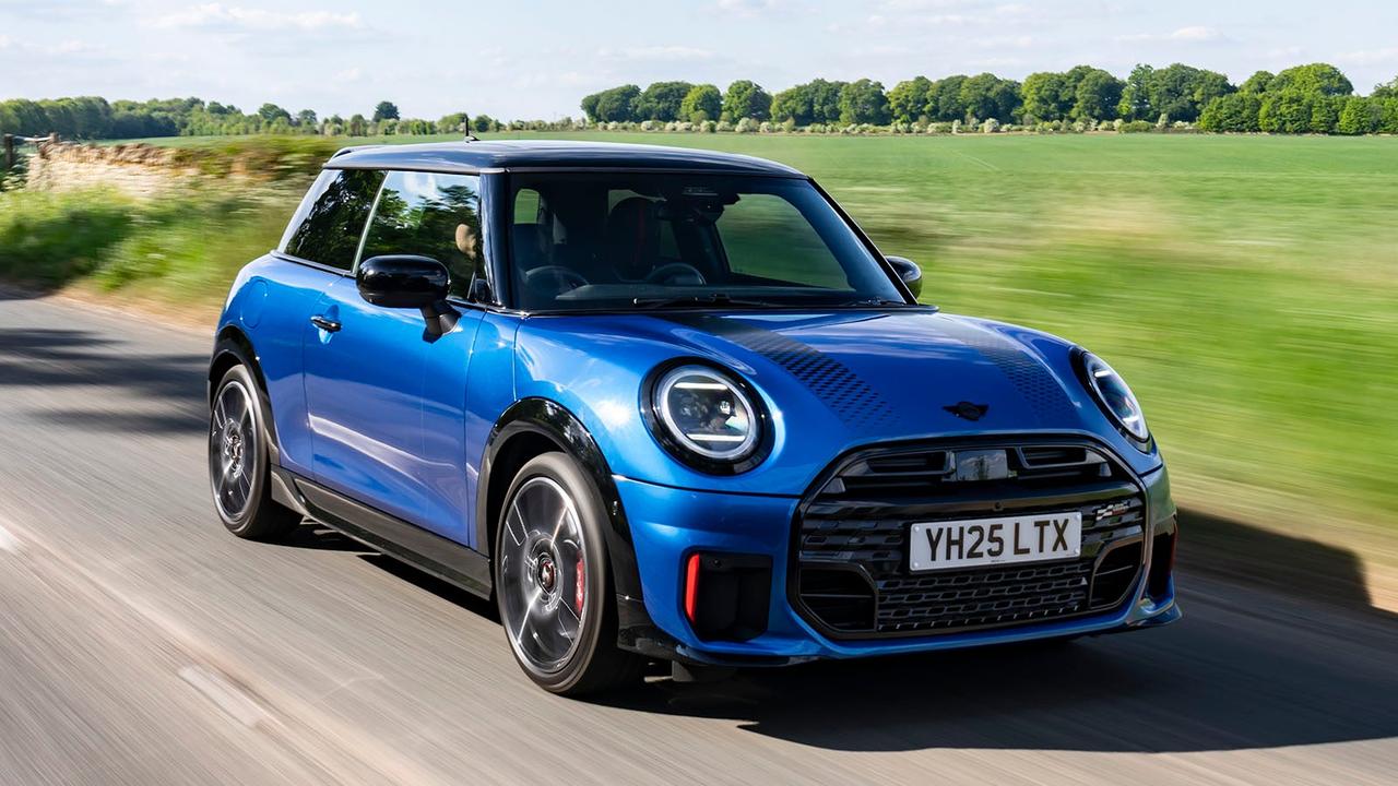 Mini Cooper JCW in blue