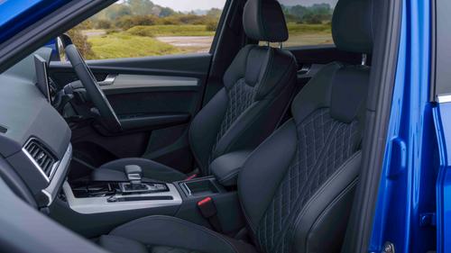Audi Q5 front seats
