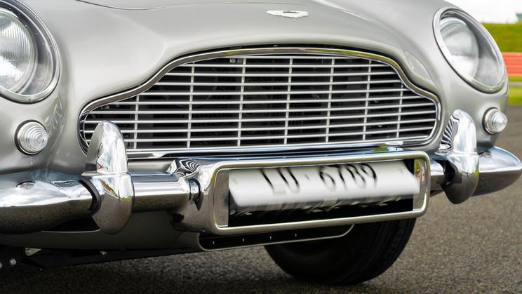 How to transfer a private number plate
