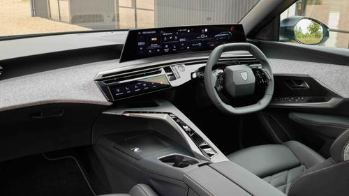2024 Peugeot 5008 interior