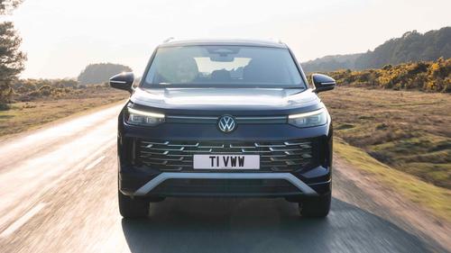 Volkswagen Tayron driving front view