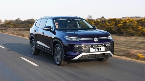 Volkswagen Tayron driving