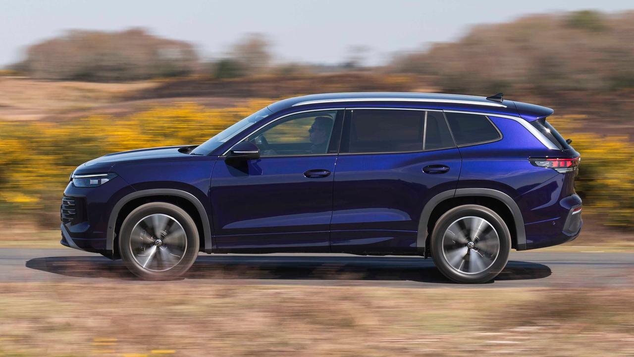 Volkswagen Tayron driving side view