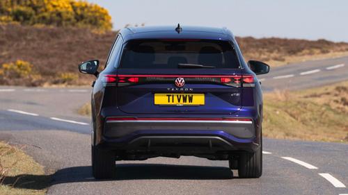 Volkswagen Tayron driving rear view