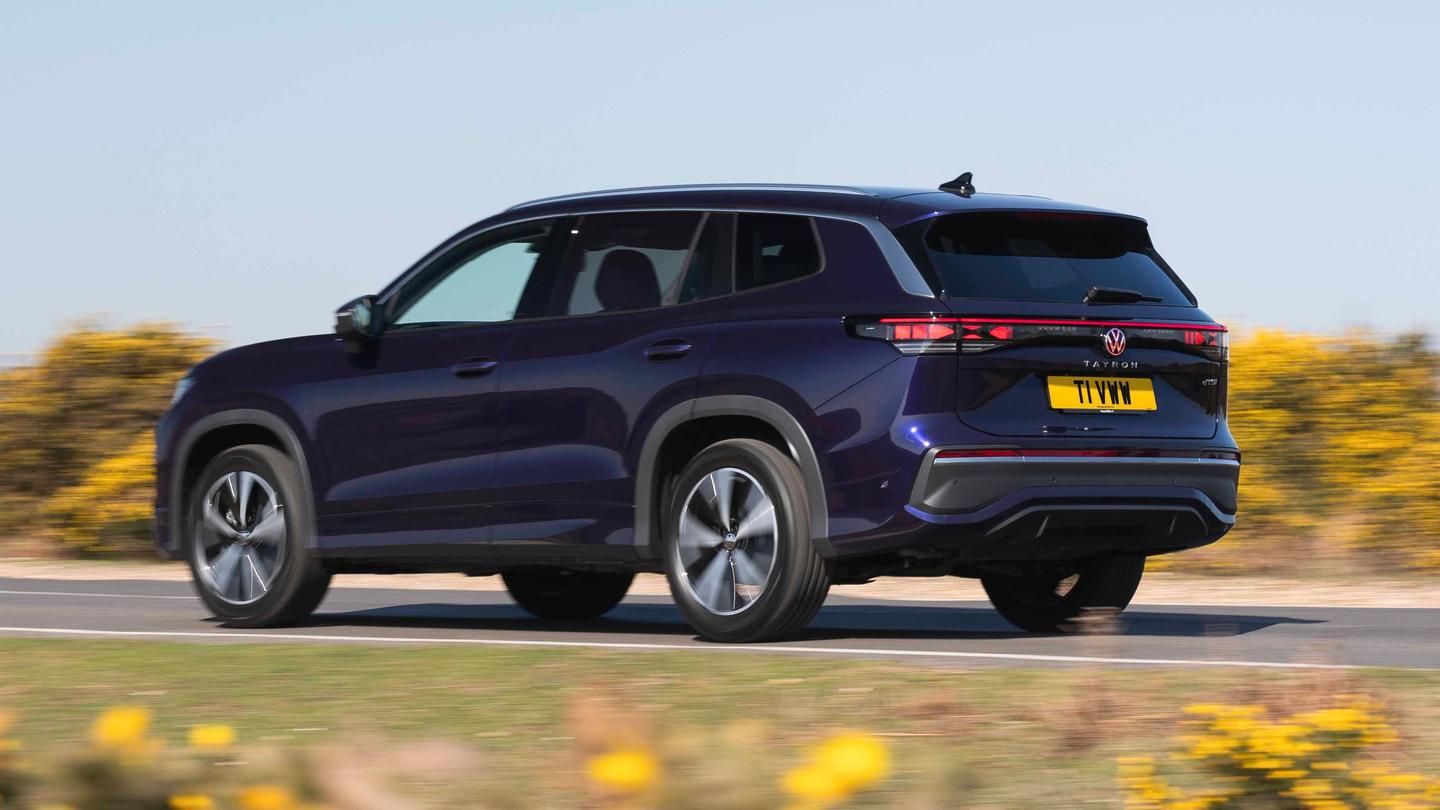 Volkswagen Tayron driving side/rear view