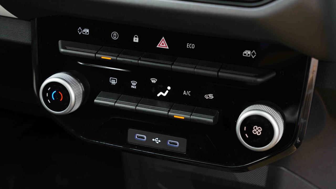 Dacia Spring air con controls