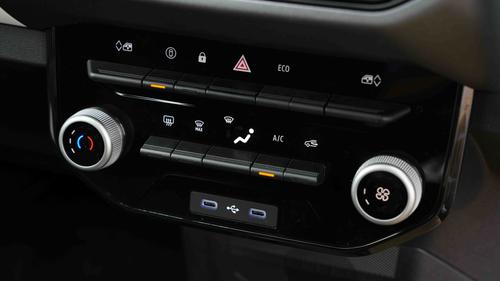 Dacia Spring air con controls