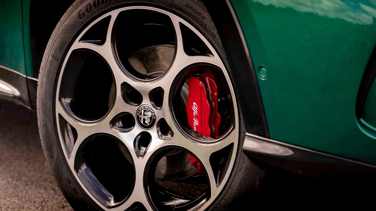 Alfa Romeo Tonale alloy wheel