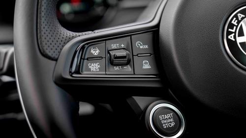 Alfa Romeo Tonale steering wheel buttons