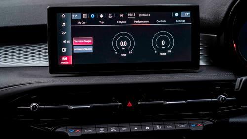 Alfa Romeo Tonale infotainment screen performance gauges