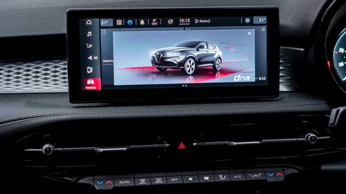 Alfa Romeo Tonale infotainment screen showing drive mode display
