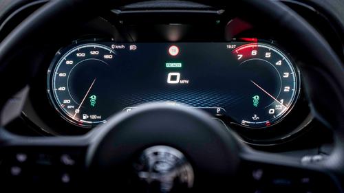 Alfa Romeo Tonale dials modern view