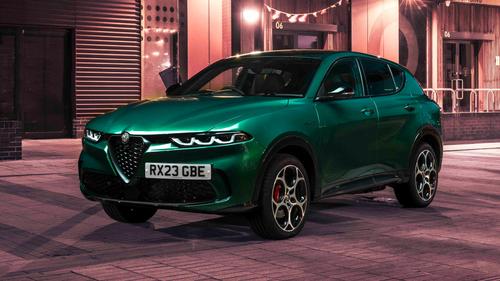 Alfa Romeo Tonale in green, front