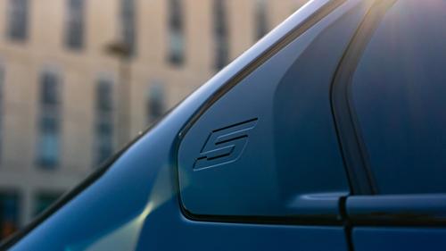 BMW i5 review C-pillar detail