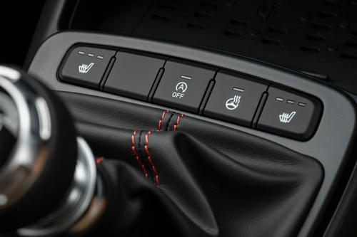Hyundai i10 heated steering wheel and heated seats buttons