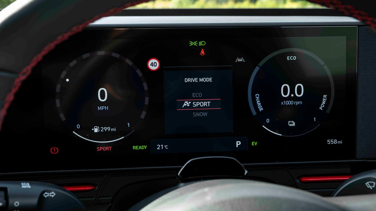 Hyundai Kona digital dials