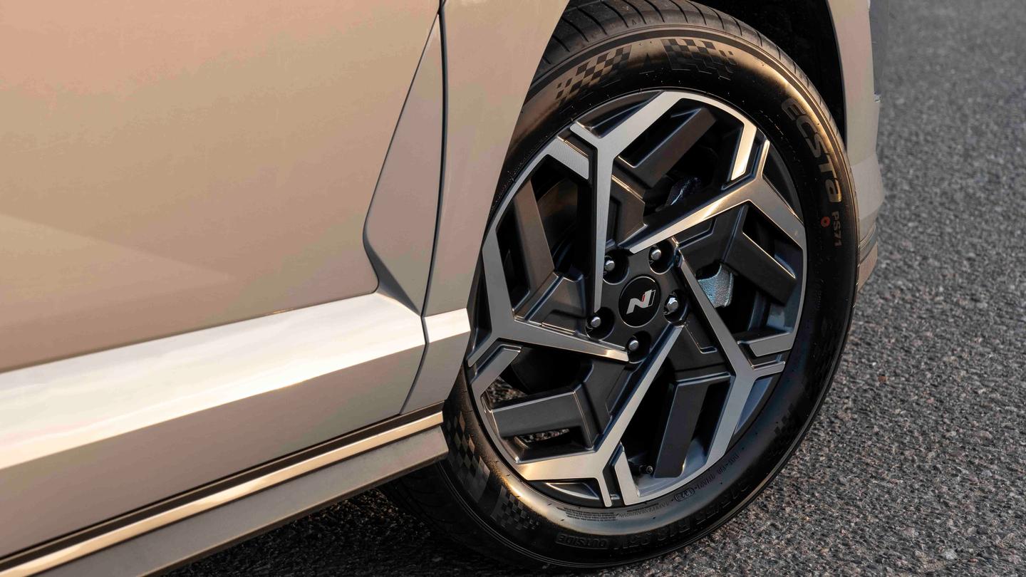 Hyundai Kona alloy wheel