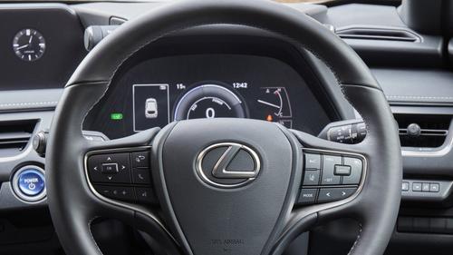 Lexus UX review driver's dials