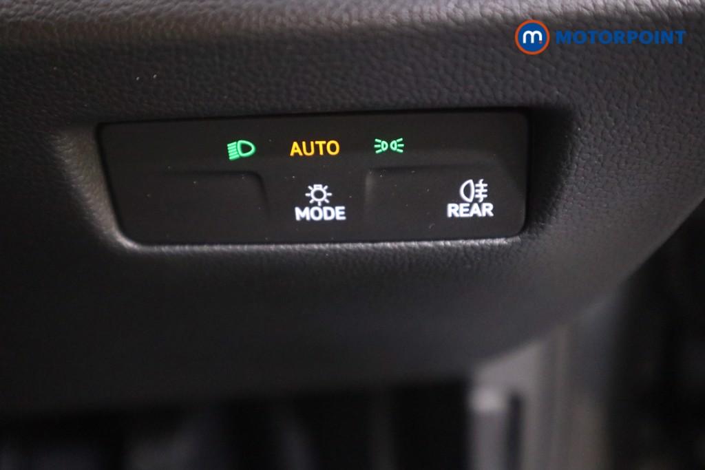 Volkswagen Passat Life Automatic Petrol Plug-In Hybrid Estate - Stock Number (1578940) - 8th supplementary image