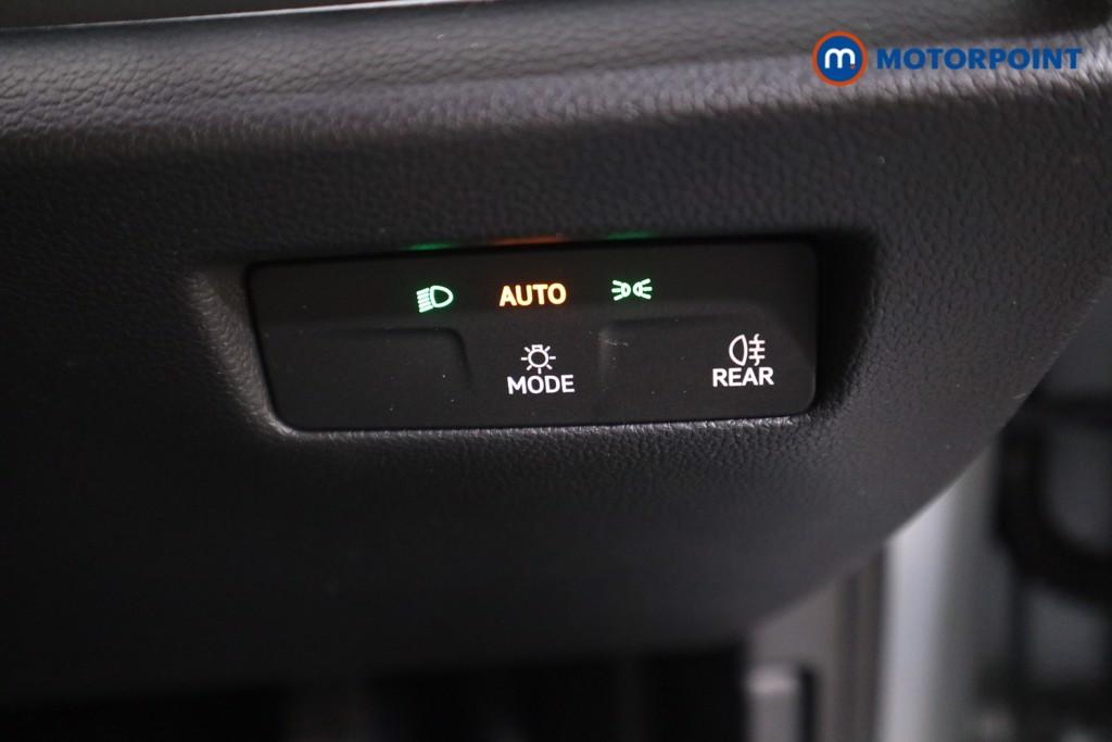 Volkswagen Passat Life Automatic Petrol Plug-In Hybrid Estate - Stock Number (1578116) - 8th supplementary image