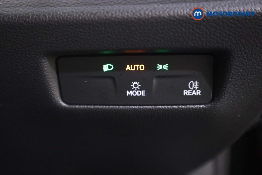 Volkswagen Passat Life Automatic Petrol Plug-In Hybrid Estate - Stock Number (1579895) - 8th supplementary image