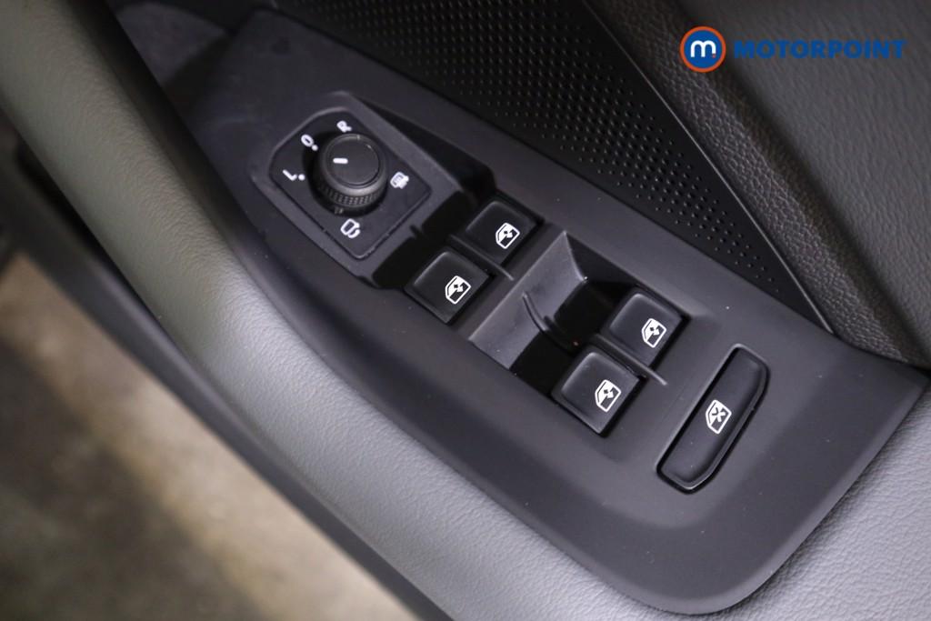 Volkswagen Passat Life Automatic Petrol Plug-In Hybrid Estate - Stock Number (1580439) - 8th supplementary image