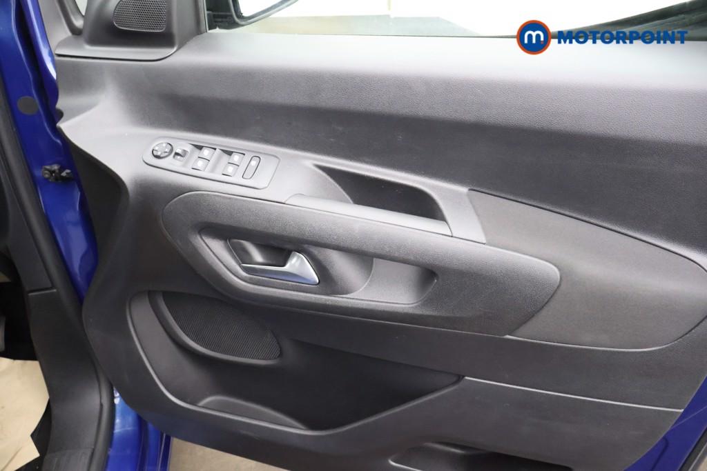 Vauxhall Combo Life Elite Automatic Petrol People Carrier - Stock Number (1571579) - 8th supplementary image