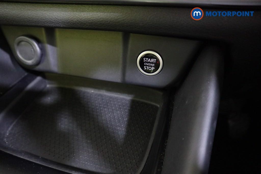 Nissan Qashqai N-Connecta Manual Petrol SUV - Stock Number (1583252) - 8th supplementary image