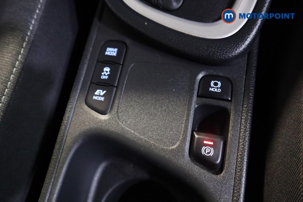 Toyota Yaris Design Automatic Petrol-Electric Hybrid Hatchback - Stock Number (1583085) - 8th supplementary image