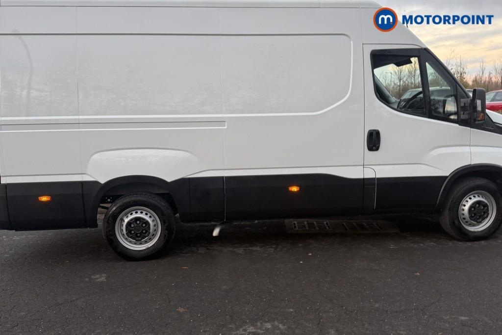 Iveco Daily Business Manual Diesel High Volume-High Roof Van - Stock Number (1597397) - Passenger side