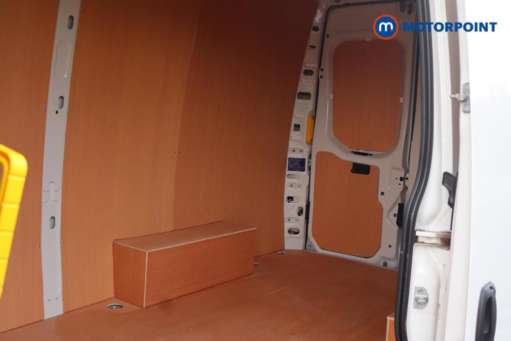 Iveco Daily Business Manual Diesel High Volume-High Roof Van - Stock Number (1597402) - 8th supplementary image