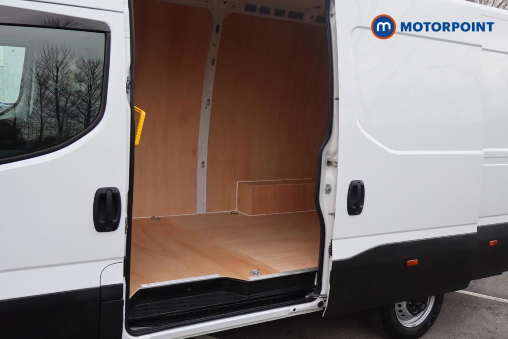 Iveco Daily Business Manual Diesel High Volume-High Roof Van - Stock Number (1597406) - 8th supplementary image