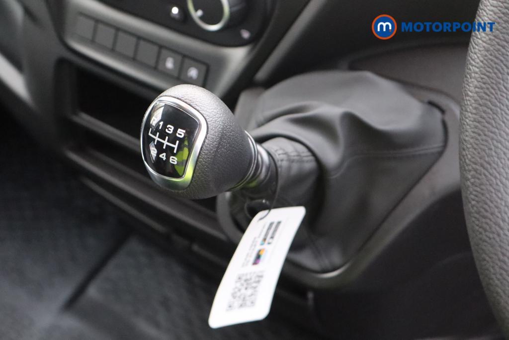 Iveco Daily Business Manual Diesel High Volume-High Roof Van - Stock Number (1597406) - Rear bumper