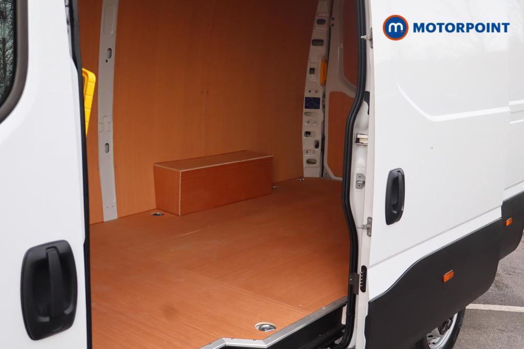 Iveco Daily Business Manual Diesel High Volume-High Roof Van - Stock Number (1597413) - 8th supplementary image