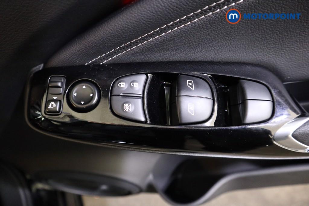 Nissan Juke Tekna Automatic Petrol SUV - Stock Number (1596685) - 8th supplementary image