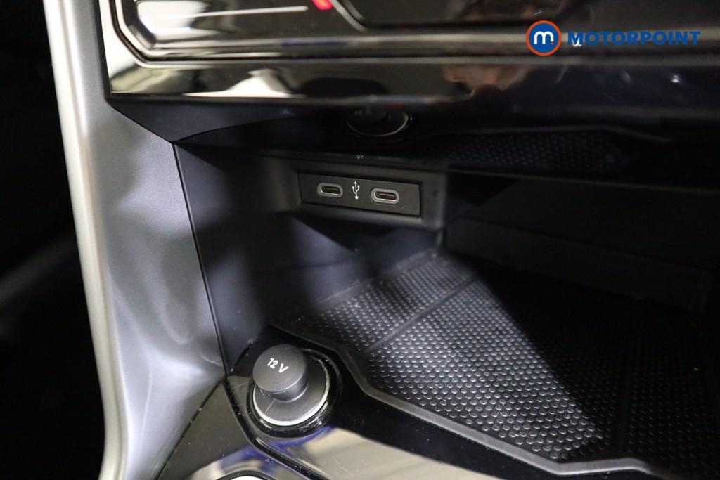 Volkswagen T-Roc Life Manual Petrol SUV - Stock Number (1602126) - 8th supplementary image